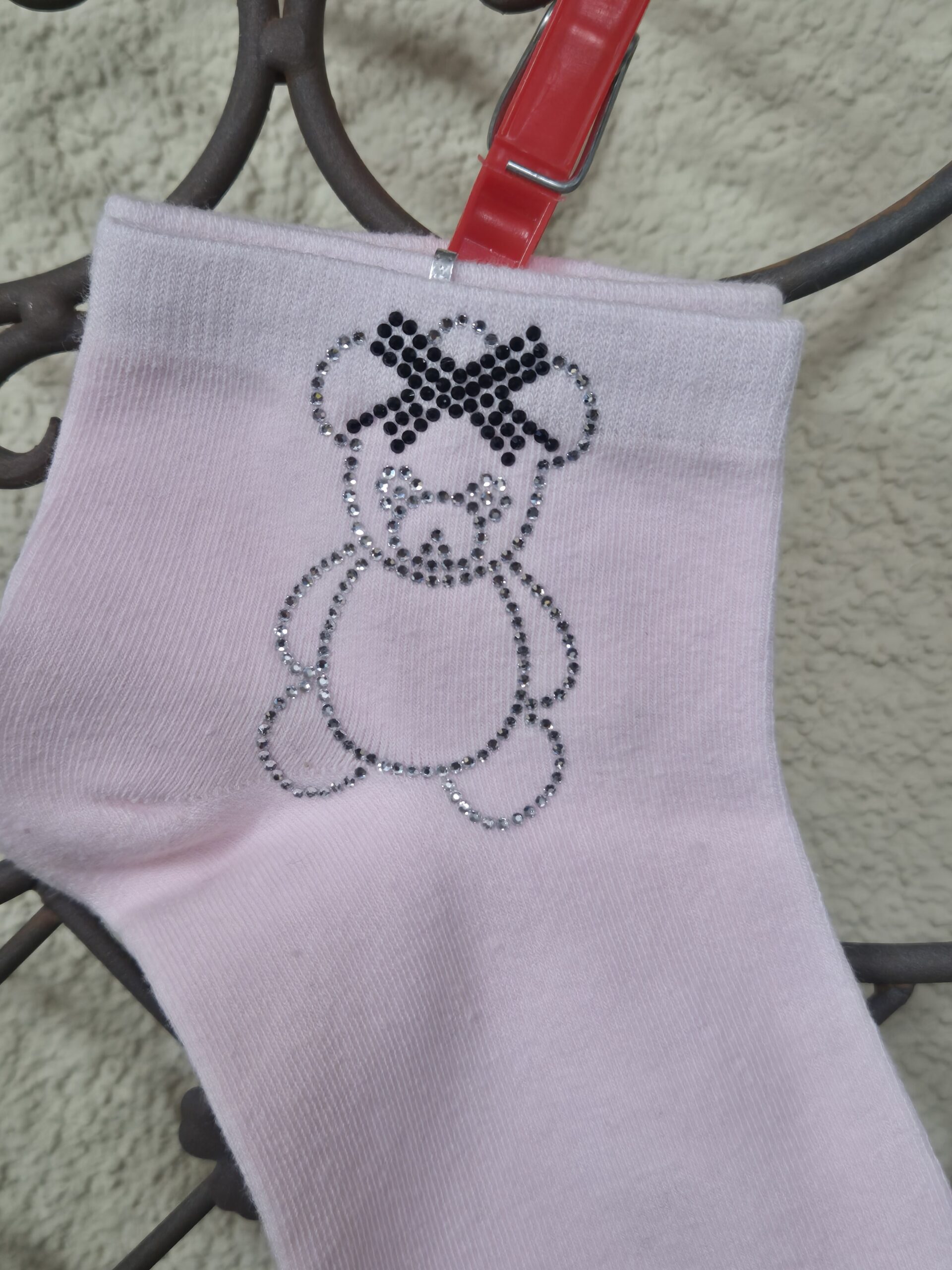 Sneakersocken mit Bärchen-Motiv aus Strasssteinchen – Bild 2